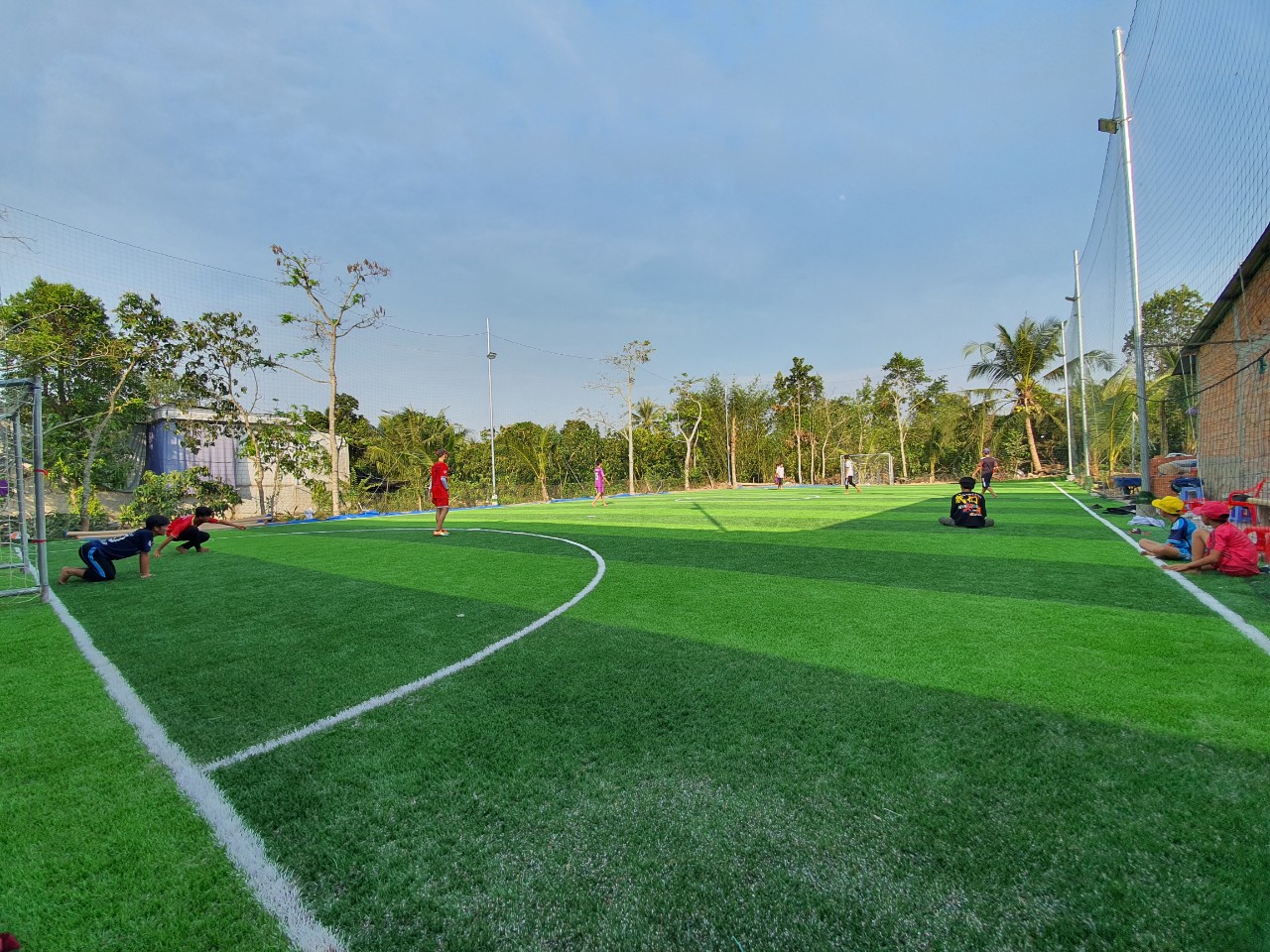 Thi công sân bóng đá cỏ nhân tạo tại cái bè tiền giang